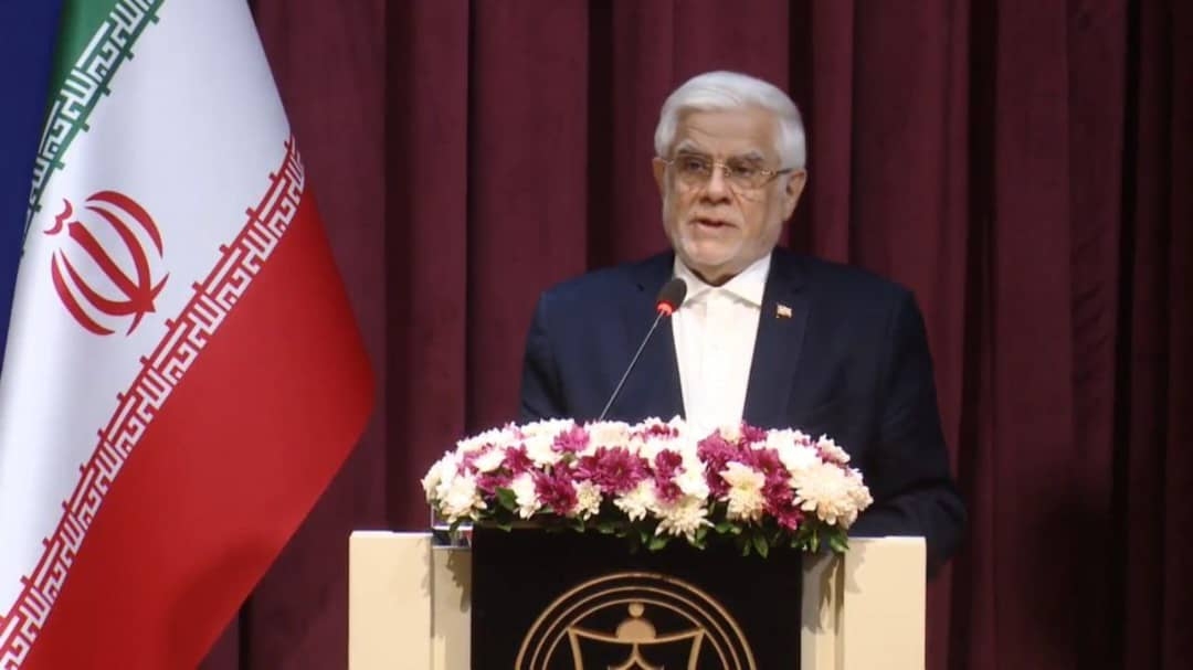 عارف: دولت چهاردهم حامی تمام‌قد بازار سرمایه است / بورس محور تأمین مالی و جذب سرمایه ایرانیان خارج از کشور