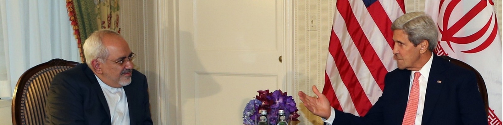 آغاز گفت و گوی دو جانبه ایران و آمریکا: ظریف - کری