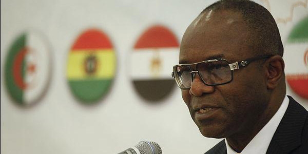 نیجریه از پیوستن به توافق کاهش عرضه اوپک حمایت می‌کند