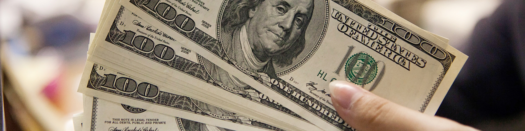 خروج ارز همراه مسافر نصف شد