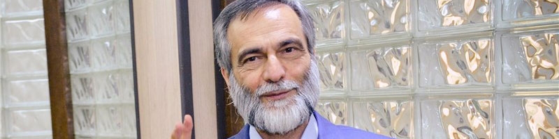 مسئولان به جای آمار و ارقام، خرید بروند تا گرانی را لمس کنند