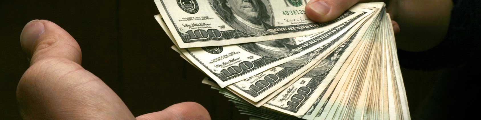 مردم برای دلار گران هول می‌زنند