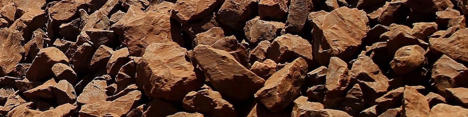 سنگ آهن خود را بالا کشید