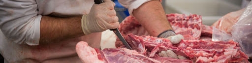 عرضه گوشت وارداتی با ارز نیمایی در فروشگاه های زنجیره ای و میادین میوه و تره بار