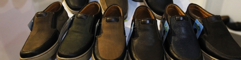 کفش‌های چینی به نام کفش‌های خاص وارد می شود