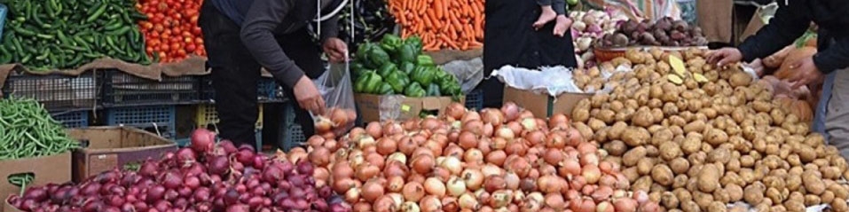 کاهش ۱۵ تا ۲۰ درصدی خرید میوه در یلدا/ نرخ پیاز به موز نزدیک شد