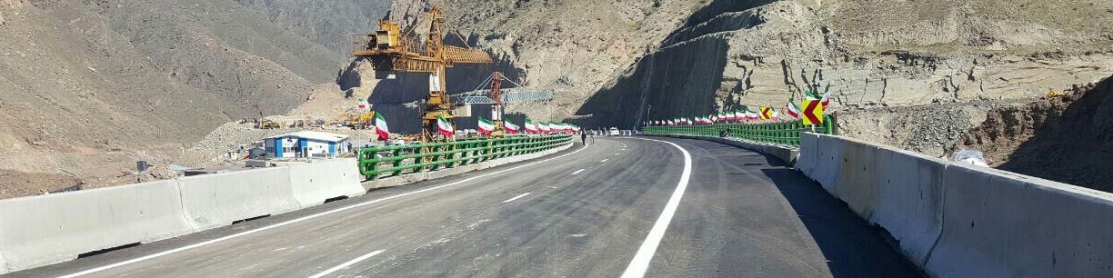 محور چالوس و آزادراه تهران-شمال به دلیل ریزش سنگ همچنان مسدود است