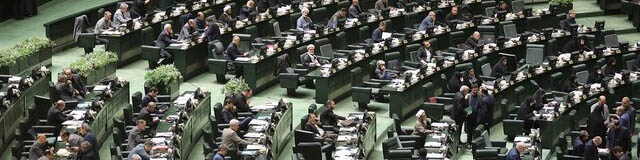 تعیین سقف پرداختی کارکنان دولت/ برخی مشاغل مستثنی شدند