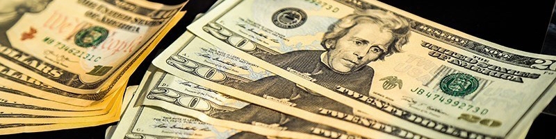 لبخند دلار جهانی ماسید