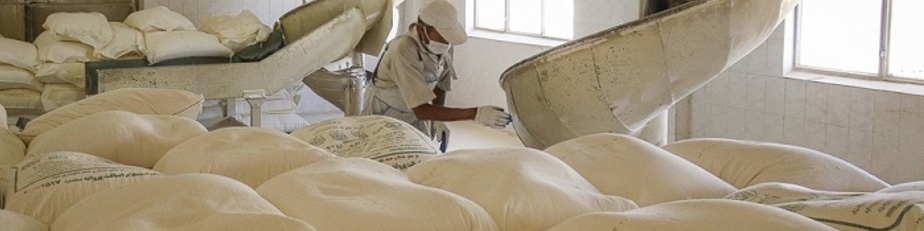 کاهش سهمیه آرد نانوایی‌ها در پی قطعی مکرر برق / قیمت مصوب نان برای نانوا توجیه اقتصادی ندارد