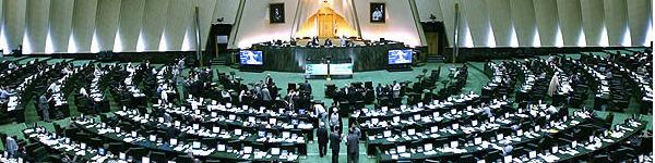 رواج زیرمیزی ارز به مجلس کشید / فراخوان مقامات اقتصادی به پارلمان