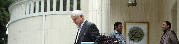 از پیشنهادات برای کاهش نرخ ارز استقبال می‌کنیم