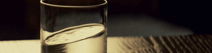 لیوان را زمین بگذار