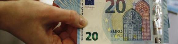 یورو به کمتر از 1.08 دلار تنزل یافت