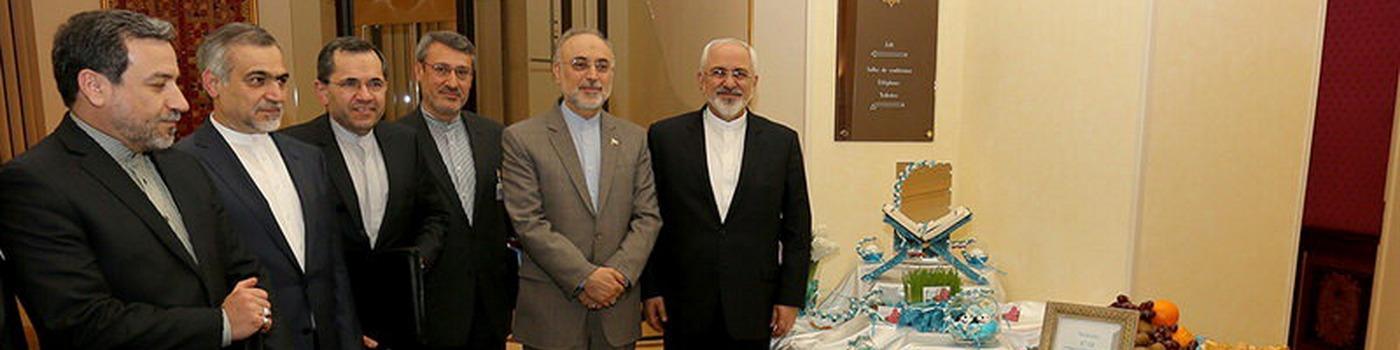 عکس: تیم مذاکره کننده هسته‌ای و سفره هفت‌سین