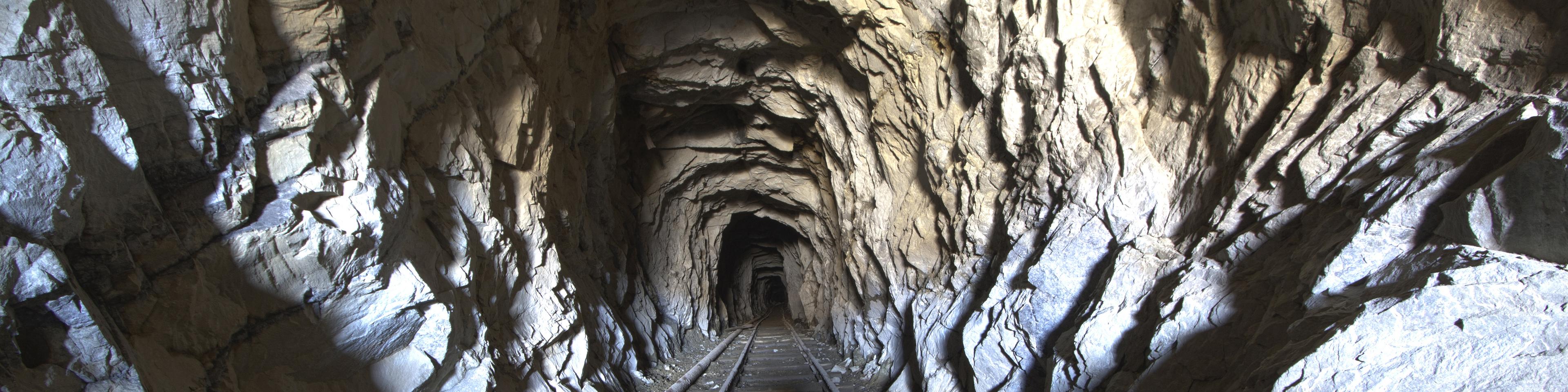 مظلوم‌نمایی از نوع معدنی