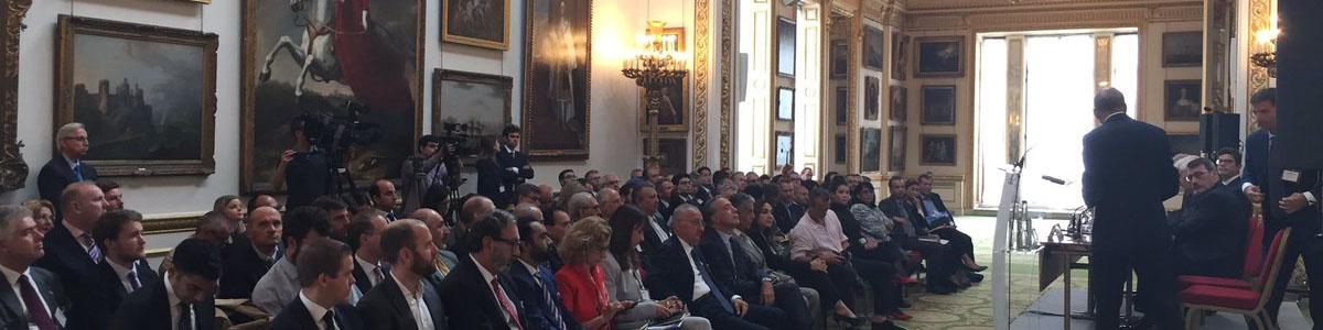 مراسم امضای قرارداد ساخت بزرگترین نیروگاه خورشیدی ایران در لندن