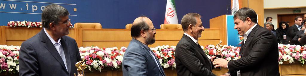 تقدیر از ۹ صادرکننده ممتاز و ۵۱ شرکت نمونه صادراتی در مراسم روز ملی صادرات