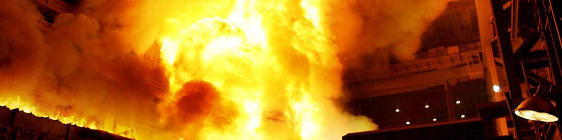 دکل نفتی در آتش قطعه چینی سوخت