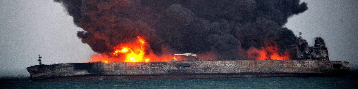 توقف عملیات اطفا حریق نفتکش ایرانی