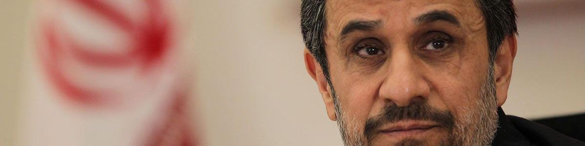 در خدمت و خیانت احمدی‌نژاد