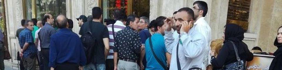 چرا برای دلار صف می‌کشیم؟