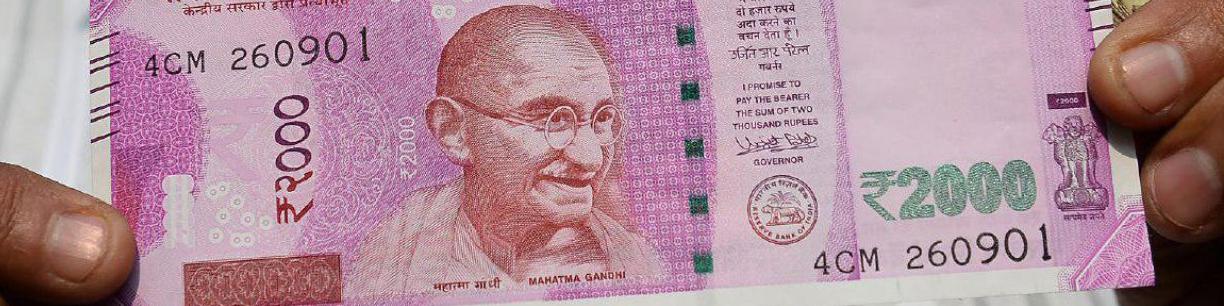 سقوط پول هند در برابر دلار به دلیل تحریم نفتی ایران