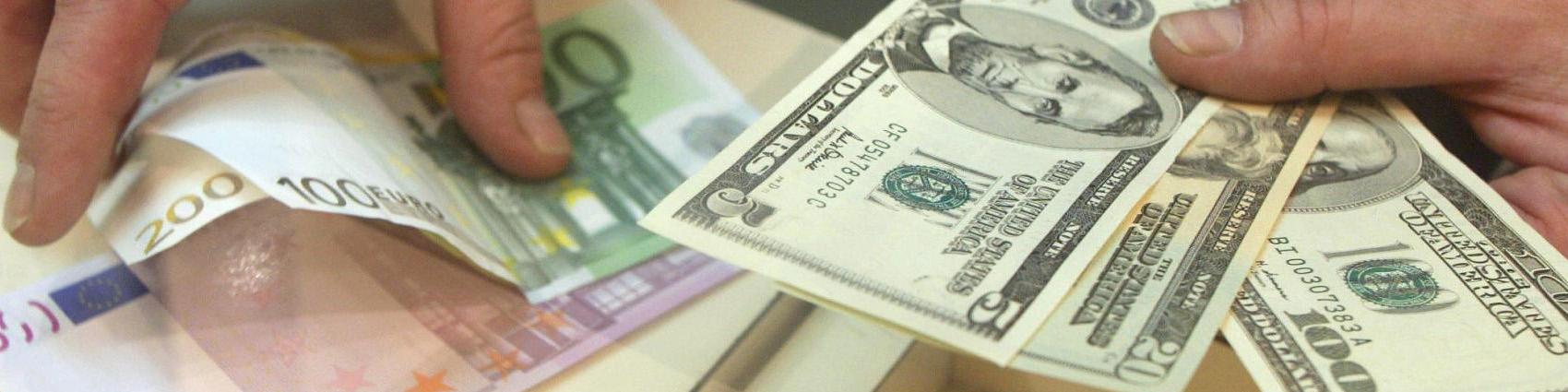 فروشندگان ارز خانگی از ترس سقوط قیمت‌ها در بازار ارز به صف شدند