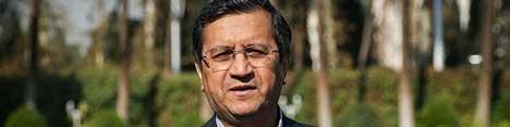 همتی: مردم دارایی خود را در معرض ریسک بازار ارز قرار ندهند