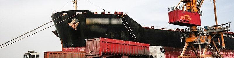 ششمین کشتی شکر پهلو گرفت/ واردات ۶۰۰ هزار تن شکر در اردیبهشت