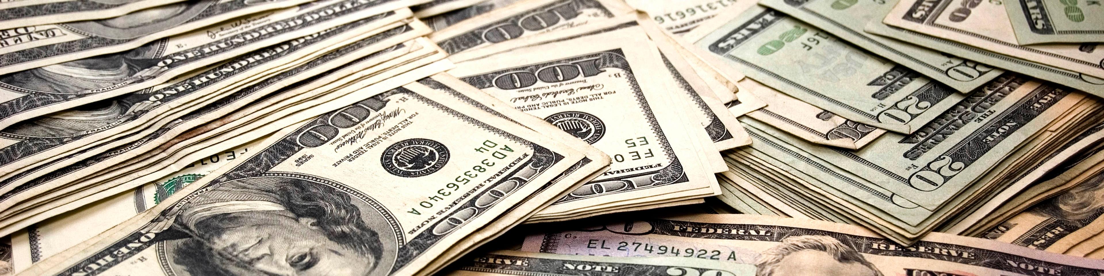 فرش دلار 11 هزار400 تومانی ذر بازار آزاد