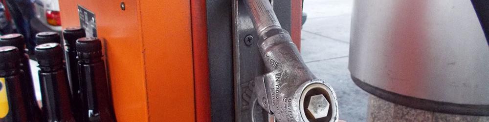 سود پالایشگاه ها از فروش بنزین داخلی/ نفت ارزان شد، بنزین نه!