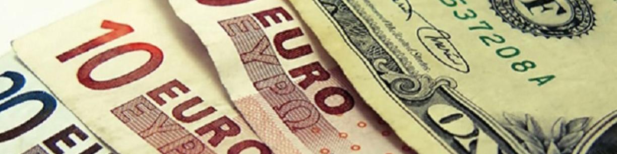 کاهش ۳۰۰ تومانی نرخ خرید دلار و یورو در صرافی‌ها