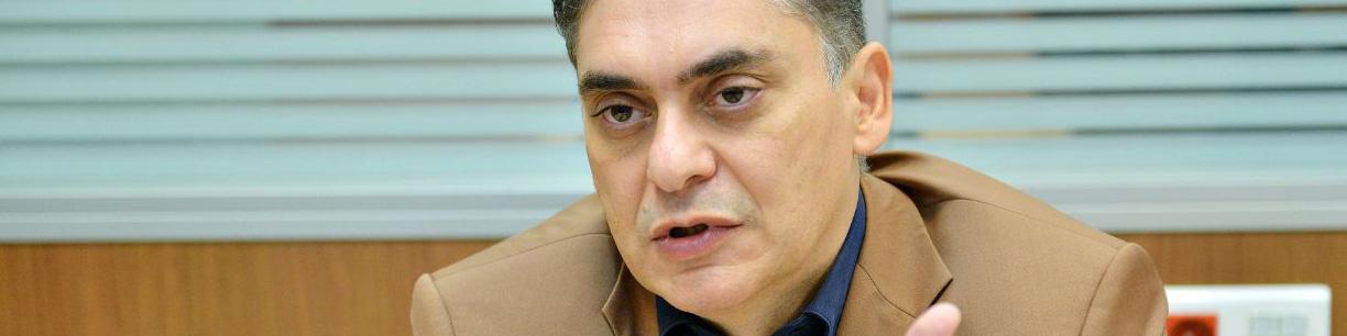 محمد لاهوتی: سیاست ارز ۴۲۰۰ نتیجه‌ای جز هدر رفت منابع ارزی نداشت