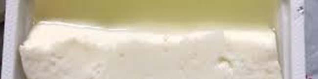 چرا برخی پنیرها روز به روز آب می‌روند؟