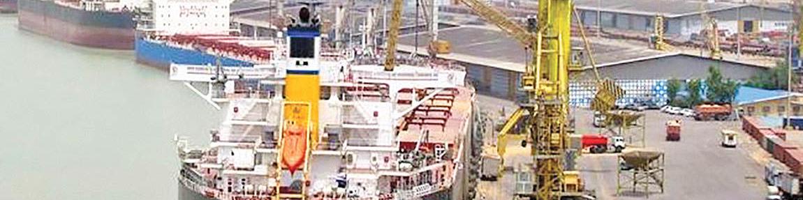 تخلیه ۱۴۳ هزار تن کالای اساسی در بندر امام خمینی (ره) آغاز شد