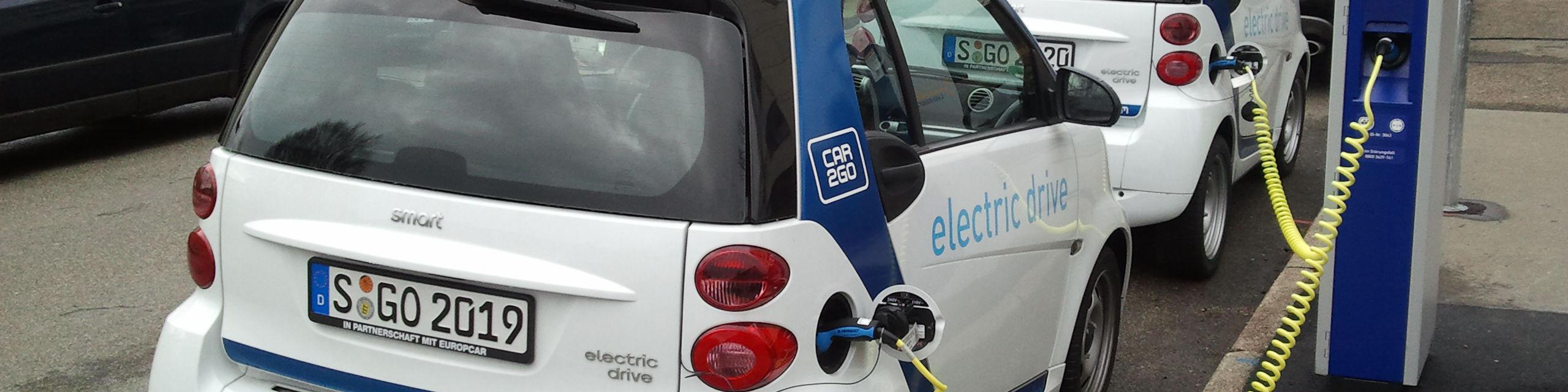 خودروسازان ۵٠ درصد سهمیه تولید را به خودروهای برقی اختصاص دهند