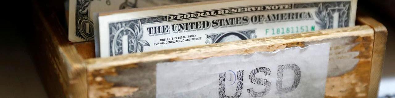 مدیر سابق صندوق بین المللی پول: آمریکا اصلی ترین دشمن دلار