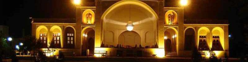 جاهای دیدنی یزد در شب؛ جلوه ای زیبا از شهر بادگیرها بعد از غروب