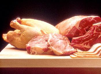 انتقاد از واردات گوشت مرغ با وجود خالی بودن 30 درصد ظرفیت‌ تولید