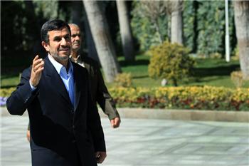 احمدی نژاد: ماجرای ارز و طلا برای ضربه زدن به طرح تحول اقتصادی بود