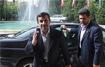 احمدی نژاد بودجه 91 را به جای ابلاغ به هیأت حل اختلاف قوا فرستاد