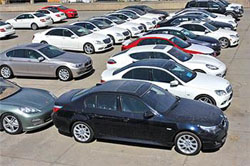 مشتریان در انتظار کاهش قیمت خودرو