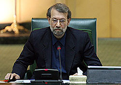 پاسخ لاریجانی به احمدی‌نژاد: چرا نمی‌گذارید به پرونده یاران‌تان رسیدگی شود؟