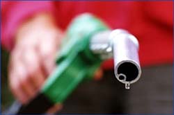 افزایش مصرف روزانه بنزین در نوروز به ۱۰۰میلیون ‌لیتر/3500 تومان قیمت واقعی بنزین در ایران