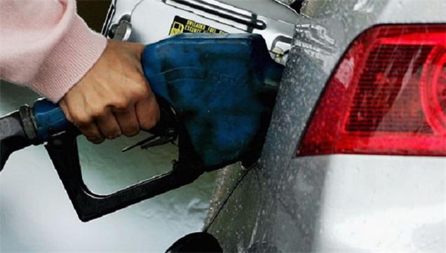 تثبیت سهمیه و قیمت بنزین تا پایان تابستان