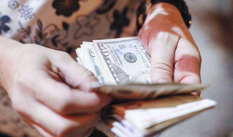 سفته‌بازان در حال خروج از بازار