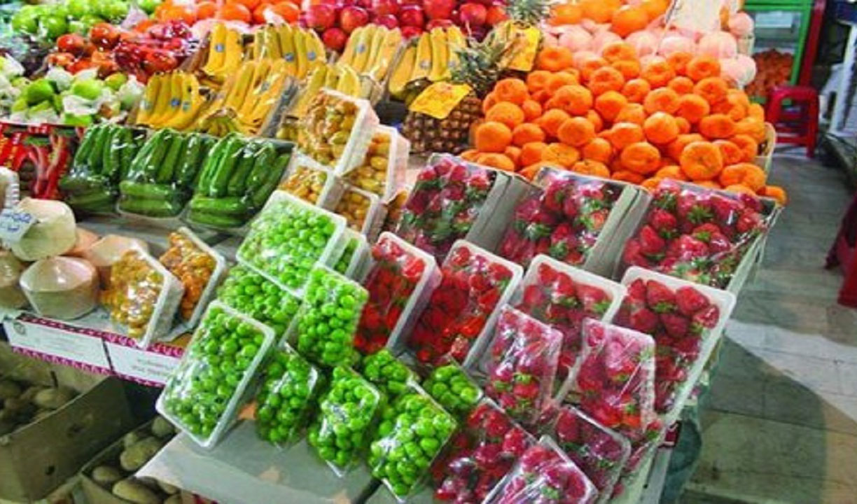 بازار میوه و صیفی در آرامش